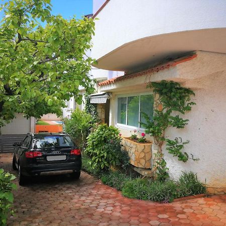 Apartments Bilic With Garden & Swimming Pool - 50M From The Beach Pjescana Uvala Exteriér fotografie