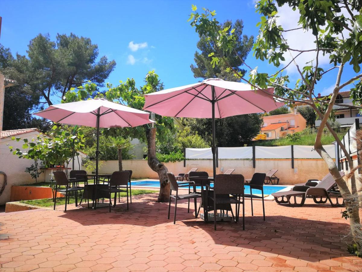 Apartments Bilic With Garden & Swimming Pool - 50M From The Beach Pjescana Uvala Exteriér fotografie