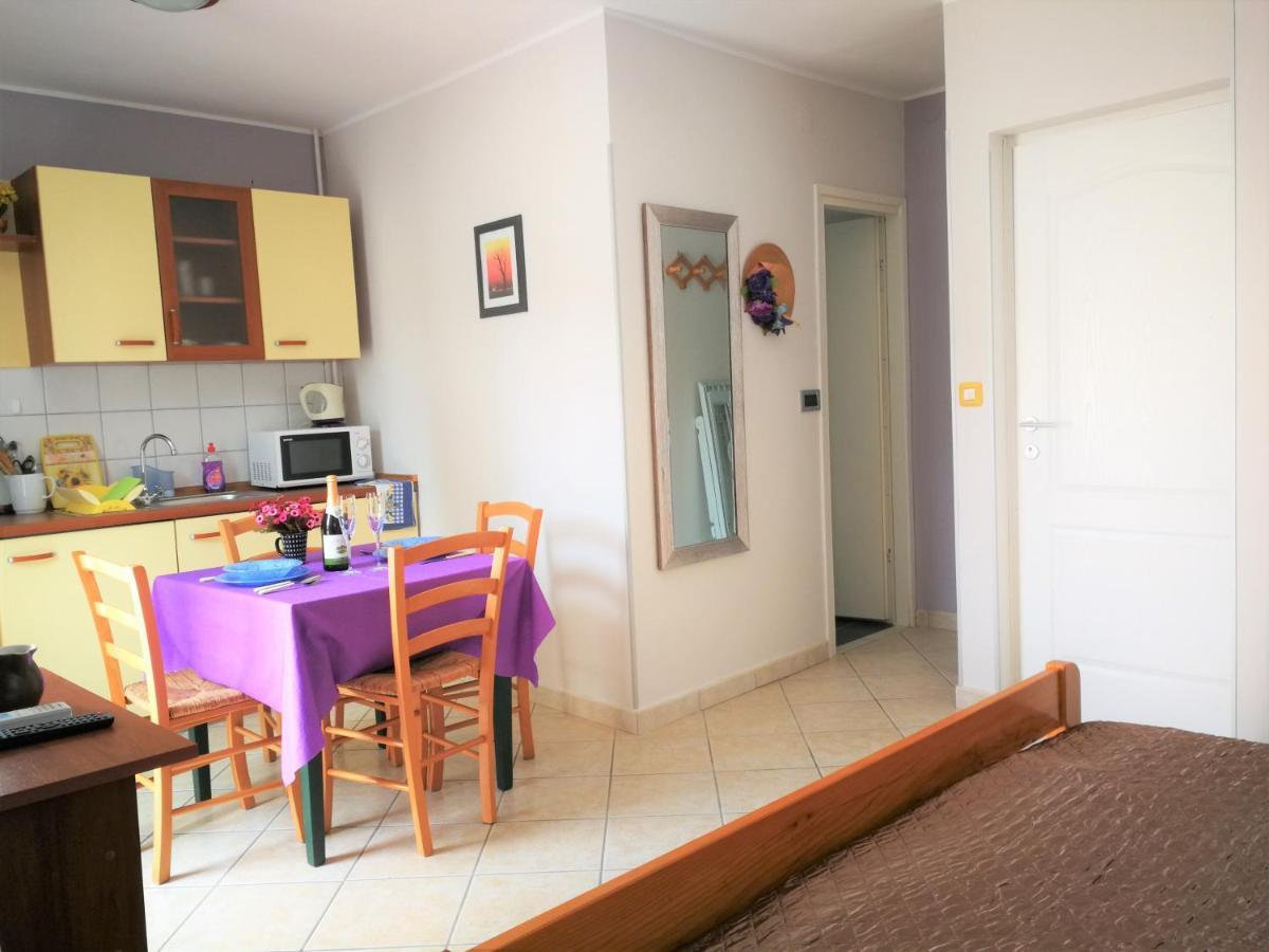 Apartments Bilic With Garden & Swimming Pool - 50M From The Beach Pjescana Uvala Exteriér fotografie